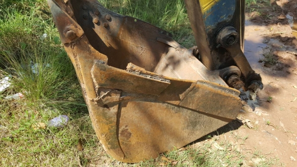 ขายตามสภาพ แบคโฮ KOMATSU PC200LC-5 ช่วงล่าง 60\% บูทสลักมีหลวม เอกสารใบอินวอยซ์ ขายตามสภาพ แบคโฮ KOMATSU PC200LC-5 ช่วงล่าง 60\% บูทสลักมีหลวม เอกสารใบอินวอยซ์