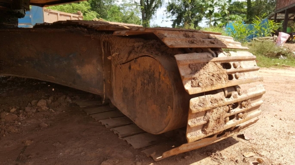 ขายตามสภาพ แบคโฮ KOMATSU PC200LC-5 ช่วงล่าง 60\% บูทสลักมีหลวม เอกสารใบอินวอยซ์ ขายตามสภาพ แบคโฮ KOMATSU PC200LC-5 ช่วงล่าง 60\% บูทสลักมีหลวม เอกสารใบอินวอยซ์