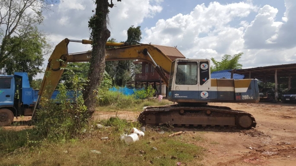 ขายตามสภาพ แบคโฮ KOMATSU PC200LC-5 ช่วงล่าง 60\% บูทสลักมีหลวม เอกสารใบอินวอยซ์ ขายตามสภาพ แบคโฮ KOMATSU PC200LC-5 ช่วงล่าง 60\% บูทสลักมีหลวม เอกสารใบอินวอยซ์