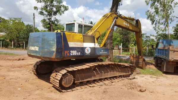 ขายตามสภาพ แบคโฮ KOMATSU PC200LC-5 ช่วงล่าง 60\% บูทสลักมีหลวม เอกสารใบอินวอยซ์ ขายตามสภาพ แบคโฮ KOMATSU PC200LC-5 ช่วงล่าง 60\% บูทสลักมีหลวม เอกสารใบอินวอยซ์