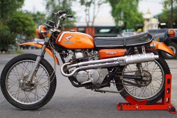 ร้าน วุฒิ นนบุรี ขาย HONDA CL175 ท่อยกหล่อๆ