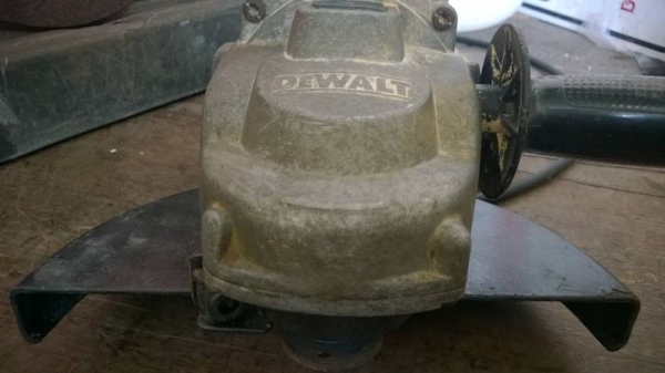 เครื่องเจียร์Dewalt 7&quot; 2000W.