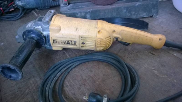 เครื่องเจียร์Dewalt 7&quot; 2000W.