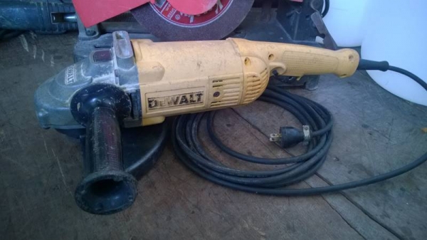 เครื่องเจียร์Dewalt 7&quot; 2000W.