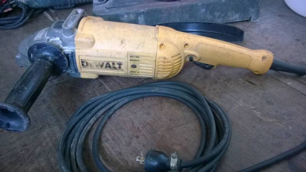 เครื่องเจียร์Dewalt 7&quot; 2000W.