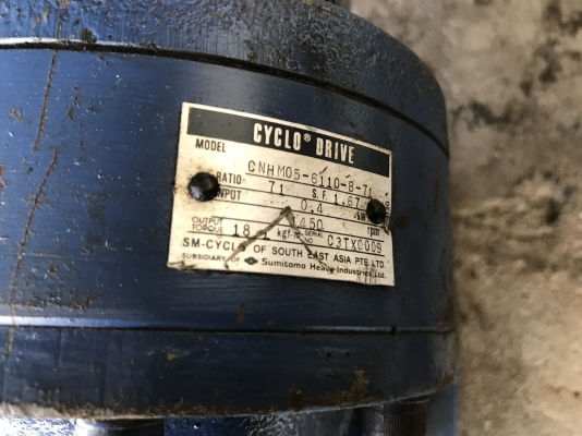 ขายมอเตอร์เกียร์ Cycro drive Sumitomo 0.4Kw 380V อัตราทด 1:71 made in Japan เพลาออกประมาณ 20 รอบต่อนาที รอบช้าแรงบิดเยอะ มีระบบเบรคในตัว สภาพสวยมาก หมุนนิ่ม พร้อมใช้งาน