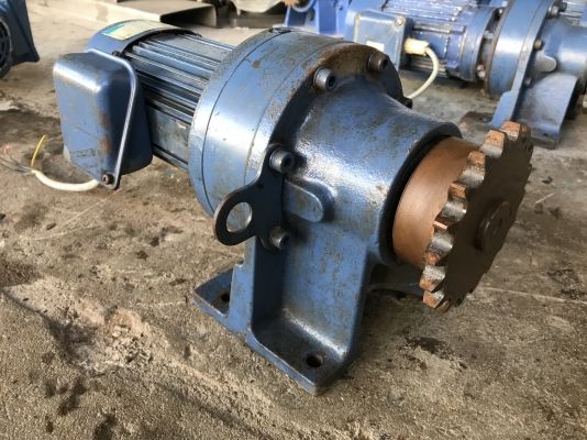 ขายมอเตอร์เกียร์ Cycro drive Sumitomo 0.4Kw 380V อัตราทด 1:71 made in Japan เพลาออกประมาณ 20 รอบต่อนาที รอบช้าแรงบิดเยอะ มีระบบเบรคในตัว สภาพสวยมาก หมุนนิ่ม พร้อมใช้งาน