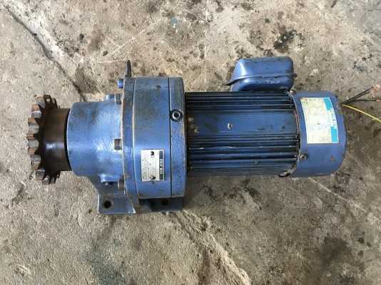 ขายมอเตอร์เกียร์ Cycro drive Sumitomo 0.4Kw 380V อัตราทด 1:71 made in Japan เพลาออกประมาณ 20 รอบต่อนาที รอบช้าแรงบิดเยอะ มีระบบเบรคในตัว สภาพสวยมาก หมุนนิ่ม พร้อมใช้งาน