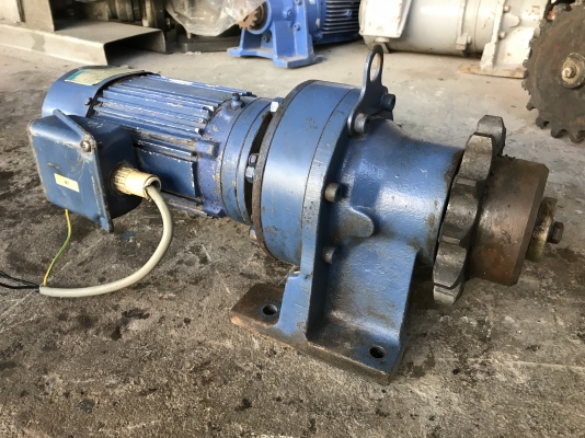 ขายมอเตอร์เกียร์ Cycro drive Sumitomo 0.2Kw. 380V อัตราทด 1:273 made in Japan เพลาออกประมาณ 5รอบต่อนาที รอบช้าแรงบิดเยอะ มีระบบเบรคในตัว สภาพสวยมาก หมุนนิ่ม พร้อมใช้งาน