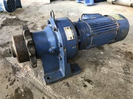 ขายมอเตอร์เกียร์ Cycro drive Sumitomo 0.2Kw. 380V อัตราทด 1:273 made in Japan เพลาออกประมาณ 5รอบต่อนาที รอบช้าแรงบิดเยอะ มีระบบเบรคในตัว สภาพสวยมาก หมุนนิ่ม พร้อมใช้งาน