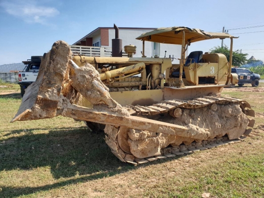 ขายรถแทรกเตอร์ CAT D5 ตีนไก่ เกียร์ท๊อค ราคา.350,000 ต่อรอง เอกสารเล่มทะเบียน ผานดันหน้าปรับระดับได้ เครื่อง.68J เครื่อง ปั้ม แรง ปิดตัว ซ้าย ขวา เดินหน้าถอยหลัว เร็วมาก เกียร์ 3 สปีด โซ้ 80\% เฟรมสวย ลูเลอร์เต็ม พร้อมทำงาน  บอร์ดี้รอบคันสวย สนใจโทรจองด่วน