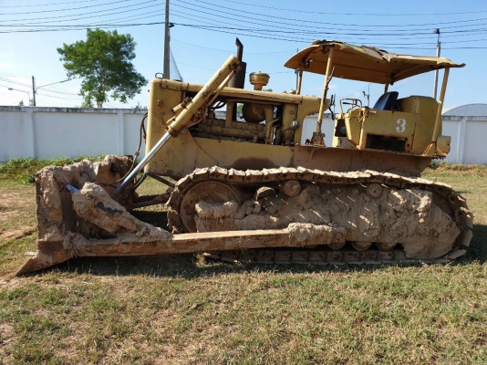 ขายรถแทรกเตอร์ CAT D5 ตีนไก่ เกียร์ท๊อค ราคา.350,000 ต่อรอง เอกสารเล่มทะเบียน ผานดันหน้าปรับระดับได้ เครื่อง.68J เครื่อง ปั้ม แรง ปิดตัว ซ้าย ขวา เดินหน้าถอยหลัว เร็วมาก เกียร์ 3 สปีด โซ้ 80\% เฟรมสวย ลูเลอร์เต็ม พร้อมทำงาน  บอร์ดี้รอบคันสวย สนใจโทรจองด่วน