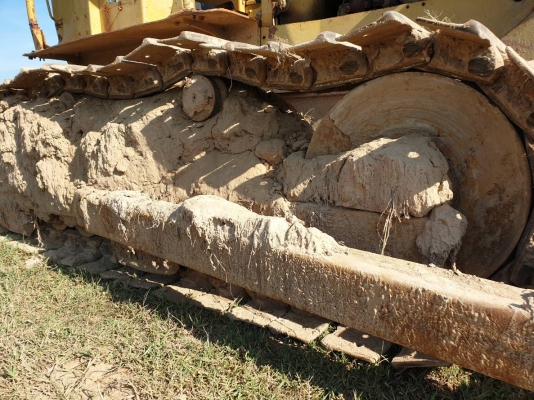 ขายรถแทรกเตอร์ CAT D5 ตีนไก่ เกียร์ท๊อค ราคา.350,000 ต่อรอง เอกสารเล่มทะเบียน ผานดันหน้าปรับระดับได้ เครื่อง.68J เครื่อง ปั้ม แรง ปิดตัว ซ้าย ขวา เดินหน้าถอยหลัว เร็วมาก เกียร์ 3 สปีด โซ้ 80\% เฟรมสวย ลูเลอร์เต็ม พร้อมทำงาน  บอร์ดี้รอบคันสวย สนใจโทรจองด่วน