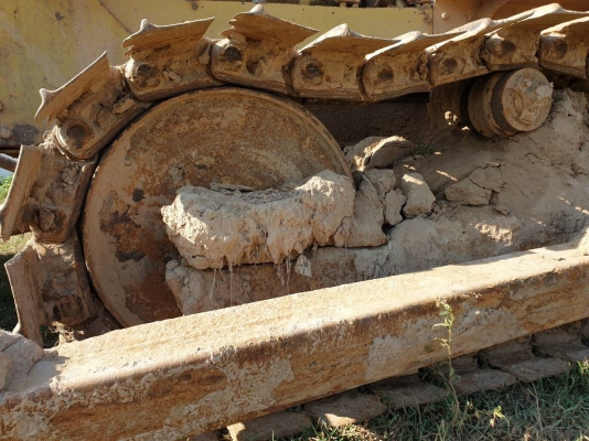 ขายรถแทรกเตอร์ CAT D5 ตีนไก่ เกียร์ท๊อค ราคา.350,000 ต่อรอง เอกสารเล่มทะเบียน ผานดันหน้าปรับระดับได้ เครื่อง.68J เครื่อง ปั้ม แรง ปิดตัว ซ้าย ขวา เดินหน้าถอยหลัว เร็วมาก เกียร์ 3 สปีด โซ้ 80\% เฟรมสวย ลูเลอร์เต็ม พร้อมทำงาน  บอร์ดี้รอบคันสวย สนใจโทรจองด่วน