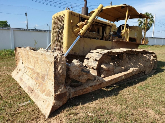 ขายรถแทรกเตอร์ CAT D5 ตีนไก่ เกียร์ท๊อค ราคา.350,000 ต่อรอง เอกสารเล่มทะเบียน ผานดันหน้าปรับระดับได้ เครื่อง.68J เครื่อง ปั้ม แรง ปิดตัว ซ้าย ขวา เดินหน้าถอยหลัว เร็วมาก เกียร์ 3 สปีด โซ้ 80\% เฟรมสวย ลูเลอร์เต็ม พร้อมทำงาน  บอร์ดี้รอบคันสวย สนใจโทรจองด่วน