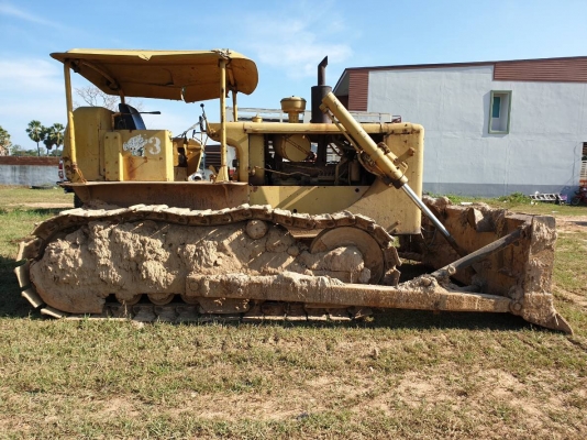 ขายรถแทรกเตอร์ CAT D5 ตีนไก่ เกียร์ท๊อค ราคา.350,000 ต่อรอง เอกสารเล่มทะเบียน ผานดันหน้าปรับระดับได้ เครื่อง.68J เครื่อง ปั้ม แรง ปิดตัว ซ้าย ขวา เดินหน้าถอยหลัว เร็วมาก เกียร์ 3 สปีด โซ้ 80\% เฟรมสวย ลูเลอร์เต็ม พร้อมทำงาน  บอร์ดี้รอบคันสวย สนใจโทรจองด่วน