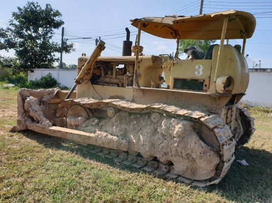ขายรถแทรกเตอร์ CAT D5 ตีนไก่ เกียร์ท๊อค ราคา.350,000 ต่อรอง เอกสารเล่มทะเบียน ผานดันหน้าปรับระดับได้ เครื่อง.68J เครื่อง ปั้ม แรง ปิดตัว ซ้าย ขวา เดินหน้าถอยหลัว เร็วมาก เกียร์ 3 สปีด โซ้ 80\% เฟรมสวย ลูเลอร์เต็ม พร้อมทำงาน  บอร์ดี้รอบคันสวย สนใจโทรจองด่วน