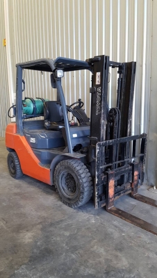 ขายรถยกโฟล์คลิฟท์Toyota 8FG25เกียร์ออโต้  เสาสูง 3เมตร เข้าตู้ มีอุปกรณ์ พิเศษไซด์ชิฟ งายาว 1.07 ม. ด่วน