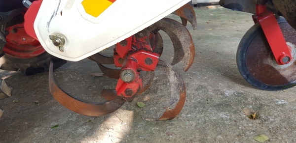 รถพรวนดินเบนซิน 6 แรง ใบตีดิน 90 \% พร้อมใช้งาน รถพรวนดินเบนซิน 6 แรง ใบตีดิน 90 \% พร้อมใช้งาน