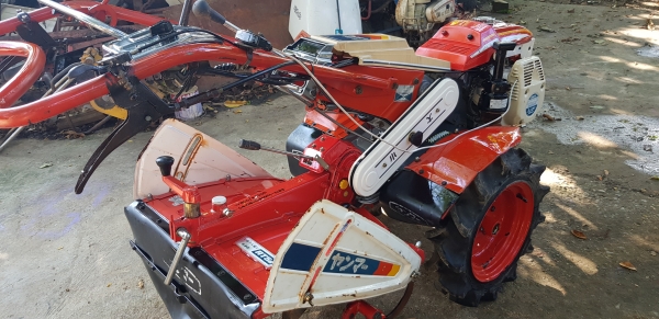 รถพรวนดินเบนซิน 6 แรง ใบตีดิน 90 \% พร้อมใช้งาน รถพรวนดินเบนซิน 6 แรง ใบตีดิน 90 \% พร้อมใช้งาน