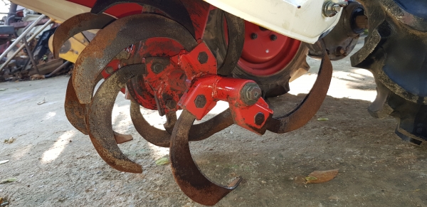 รถพรวนดินเบนซิน 6 แรง ใบตีดิน 90 \% พร้อมใช้งาน รถพรวนดินเบนซิน 6 แรง ใบตีดิน 90 \% พร้อมใช้งาน