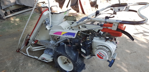 รถเกี่ยวข้าวมัดทิ้ง  id 0819170852