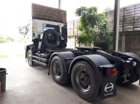 HINO s 500 FM1AKLA 344 แรง ปี 57 หัวลากพร้อมหางพื้นเรียบ 3 เพลา อู่ RCK รุ่งเจริญปี 55 รถสวยเดิมๆ ยางดีทุกเส้น หัวบางเดิมไม่เคยทำสี  เครื่อง/เกียร์/เฟืองท้าย ช่วงล่าง 89\% อ่างเนียม ท่อ S ทะเบียนพร้อม