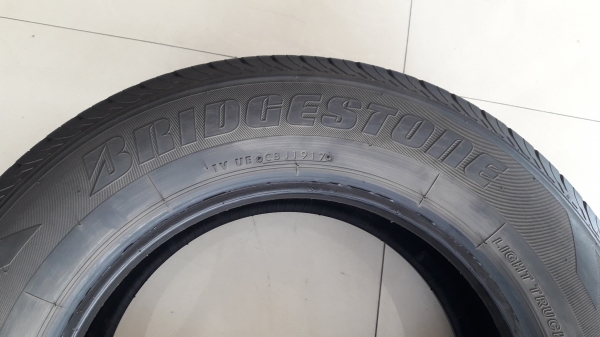 ยาง215/65/16 ปี1917 BRIDGESTON DURAVIS R611 4 เส้น