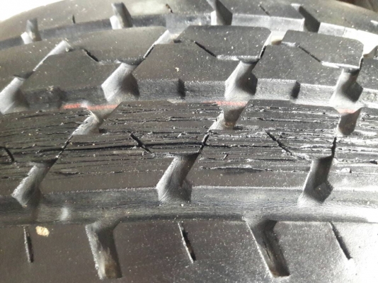 ยาง195R14 ปี16 BRIDGESTONE LEO 677 4 เส้น