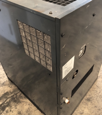 ปั้มลม 10 แรง HITACHI JAPAN มี AIR DRYER ในตัว แปลงไฟเป็น 380V ให้เรียบร้อยแล้วคะ ใช้งานได้เลย