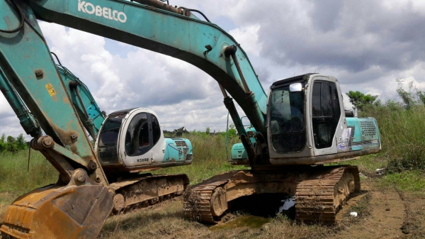 มี VDO ให้ชม.KOBELCO SK200-6 YN09 เอกสารอินวอย ราคา 800000