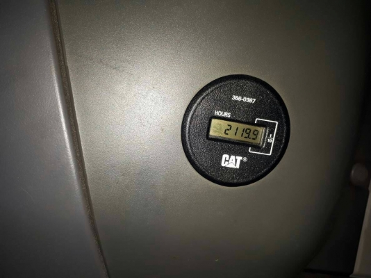 ขายรถแบคโฮ CAT 320D2 ไมล์ 2100 ชม.ราคา 2650000 ขายรถแบคโฮ CAT 320D2 ไมล์ 2100 ชม.ราคา 2650000