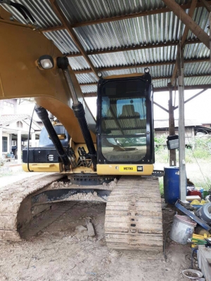 ขายรถแบคโฮ CAT 320D2 ไมล์ 2100 ชม.ราคา 2650000 ขายรถแบคโฮ CAT 320D2 ไมล์ 2100 ชม.ราคา 2650000