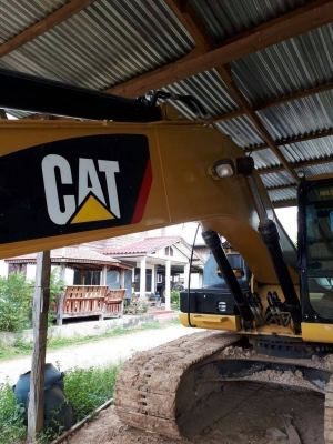 ขายรถแบคโฮ CAT 320D2 ไมล์ 2100 ชม.ราคา 2650000
