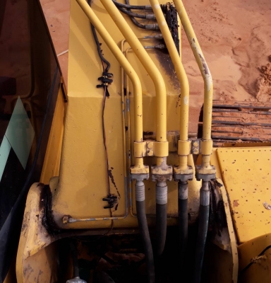 KOMATSU PC 200-8  รถทำงาน 16,250 hr บอดี้สวยพร้อมใช้งานได้เลยครับ เครื่องเดิมๆทำงานเร็ว ภายในเก๋งสะอาด แอร์เย็น ช่วงล่างแน่นดีพร้อมใช้งานได้เลย เอกสารใบแจ้งจำหน่าย