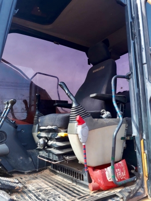 KOMATSU PC 200-8  รถทำงาน 16,250 hr บอดี้สวยพร้อมใช้งานได้เลยครับ เครื่องเดิมๆทำงานเร็ว ภายในเก๋งสะอาด แอร์เย็น ช่วงล่างแน่นดีพร้อมใช้งานได้เลย เอกสารใบแจ้งจำหน่าย