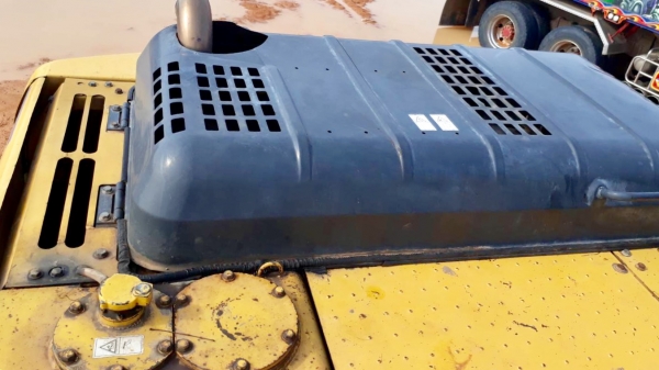 KOMATSU PC 200-8  รถทำงาน 16,250 hr บอดี้สวยพร้อมใช้งานได้เลยครับ เครื่องเดิมๆทำงานเร็ว ภายในเก๋งสะอาด แอร์เย็น ช่วงล่างแน่นดีพร้อมใช้งานได้เลย เอกสารใบแจ้งจำหน่าย