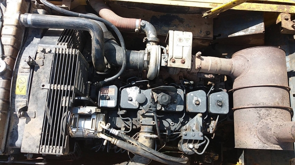 ขาย 1,100,000 KOMATSU pc 200-7 เล่มทะเบียน ไฟฟ้าครบ เครื่องดี ปั้มแรง เอวแน่น ช่วงล่าง รอนเลอร์มีแตก รถสวยพร้อมใช้เอกสารพร้อมโอน รถอยู่ เพชรบูรณ์ 090-772-3710 090-772-3708