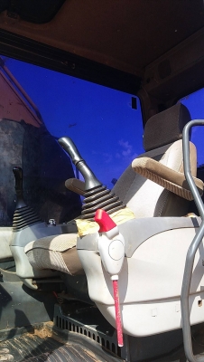 ขาย 1,100,000 KOMATSU pc 200-7 เล่มทะเบียน ไฟฟ้าครบ เครื่องดี ปั้มแรง เอวแน่น ช่วงล่าง รอนเลอร์มีแตก รถสวยพร้อมใช้เอกสารพร้อมโอน รถอยู่ เพชรบูรณ์ 064-191-1112 ขาย 1,100,000 KOMATSU pc 200-7 เล่มทะเบียน ไฟฟ้าครบ เครื่องดี ปั้มแรง เอวแน่น ช่วงล่าง รอนเลอร์มีแตก รถสวยพร้อมใช้เอกสารพร้อมโอน รถอยู่ เพชรบูรณ์ 064-191-1112