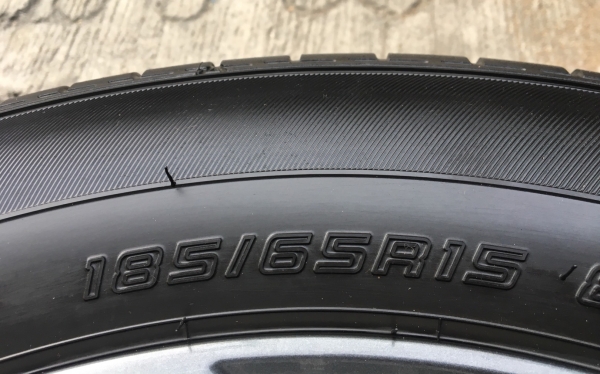 ล้อแม็กป้ายแดง Mazda 2 ขอบ 15 สีดำ พร้อมยางป้ายแดง Dunlop 185-65-15 ปี 18 แม็กสวย ดอกหนานิ่มเต็มๆ