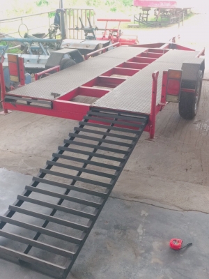 เทเลอร์บรรทุกรถไถของใหม่