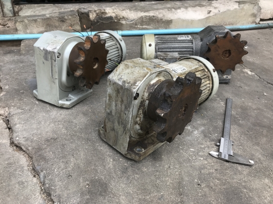 ขายมอเตอร์เกียร์เพลาออกข้าง GTR 1/2HP. 380V made in Japan อัตราทด 1:50 เพลาออกประมาณ 28รอบต่อนาที สภาพดี หมุนนิ่ม พร้อมใช้งาน มี 3ตัว ราคาตัวละ 3,000 บาท
