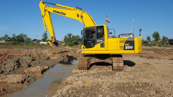 ขายรถแบคโฮ komatsu PC200-8