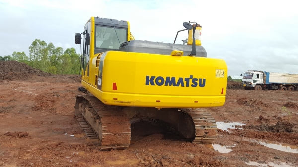 ขายรถแบคโฮ komatsu PC200-8