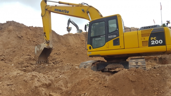 ขายรถแบคโฮ komatsu PC200-8