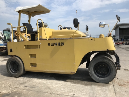 รถบดล้อยาง KAWASAKI รุ่น K20WTA รุ่นใหม่ นำเข้าตรงจากญี่ปุ่น ราคาไม่แพงครับ รถบดล้อยาง KAWASAKI รุ่น K20WTA รุ่นใหม่ นำเข้าตรงจากญี่ปุ่น ราคาไม่แพงครับ