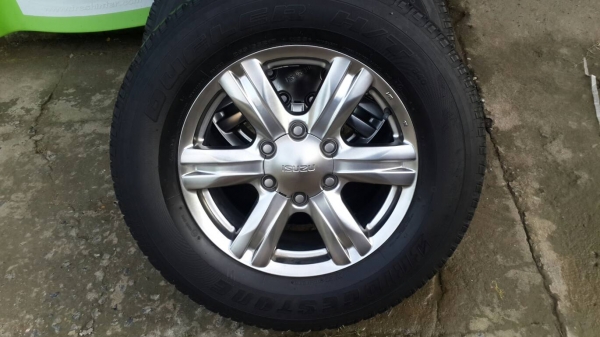 ขายล้อแม็กนอกแท้ของ ISUZU MU X ENKEI ขายล้อแม็กนอกแท้ของ ISUZU MU X ENKEI