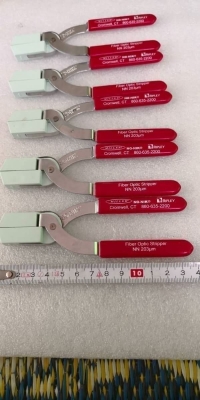 5 อัน 300 บ.ส่งถึงบ้านฟรีโทร 083-2000058 LINE ID: line832923 Fiber Optic Stripper คีมปอกสายไฟเบอร์อ๊
