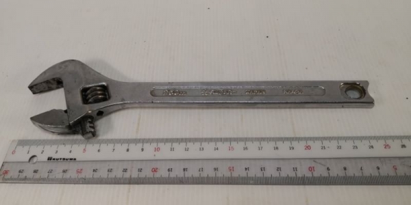 230 บ.ส่งถึงบ้านฟรี โทร 083-2000058 LINE ID: line832923 ประแจเลื่อนยี่ห้อ SUPER ขนาด 250mm. ปากกว้าง