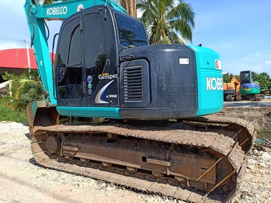 ขายจ้า..KOBELCO SK135SR YY01  เก่าใน สภาพดี  ใช้งานมาน้อย  แทรค 70  ปลายยาวพิเศษ  พร้อมใช้  โทร  089-3818694  จ๊อย